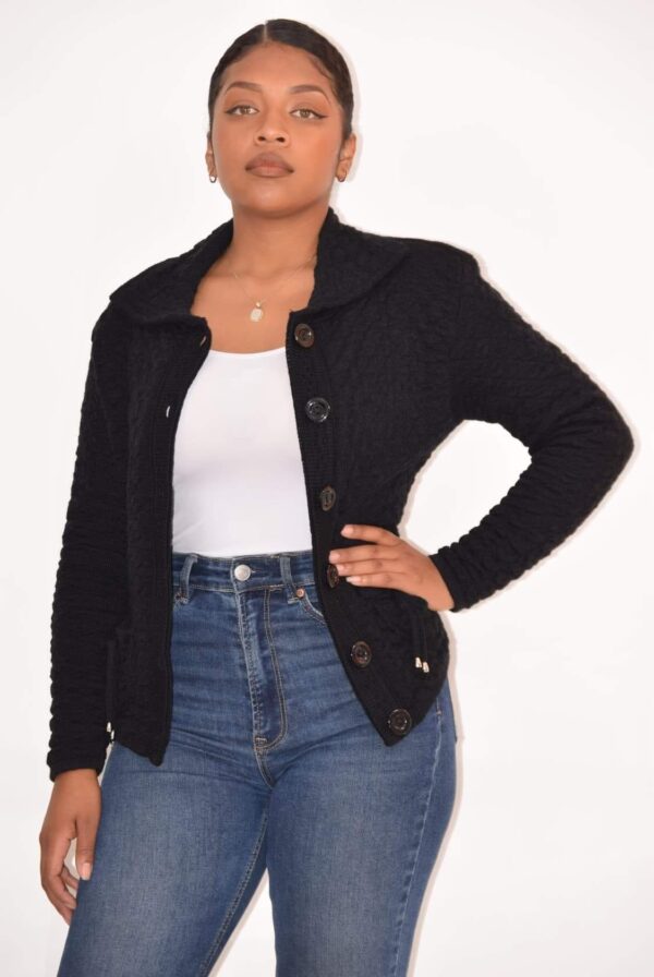 280080903_992397334763090_8875100591650235560_n Suéter de Botones