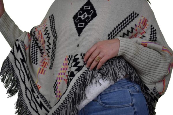 Poncho Afelpado Unisex con Mangas
